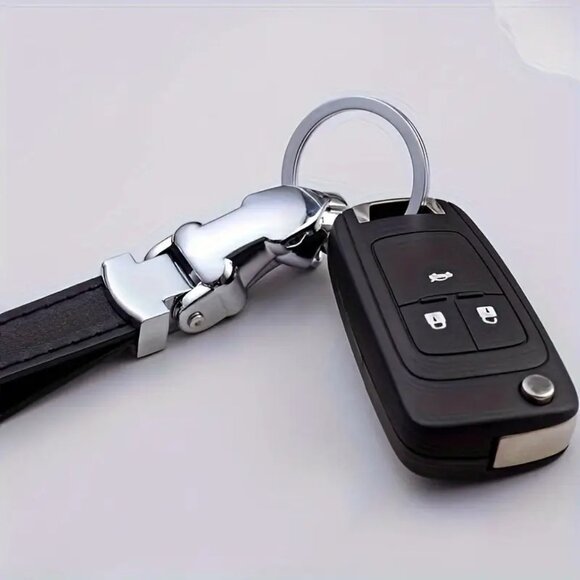 Men’s Sporty Leopard Head Luxury Keychain Vegan Leather Strap with Metal Ring - Picture 6 of 7